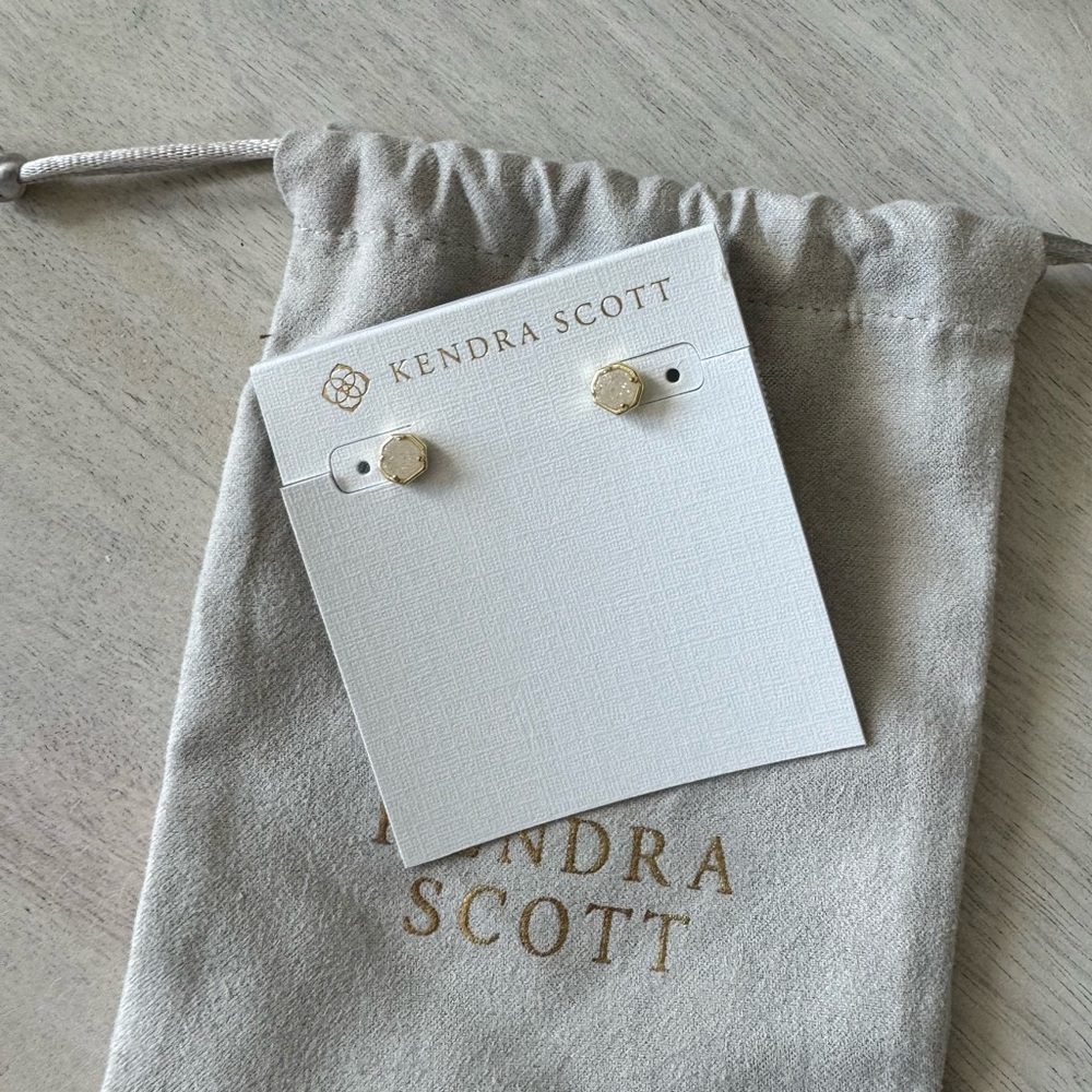 NWT Kendra Scott Nola Stud Earrings